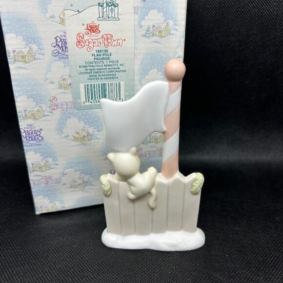 Precious Moments  Sugar Town "Flag pole" figurine - Picture 2 of 3